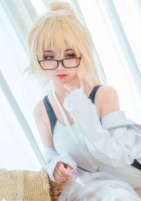 国产成人综合丝袜美腿_720HD在线观看